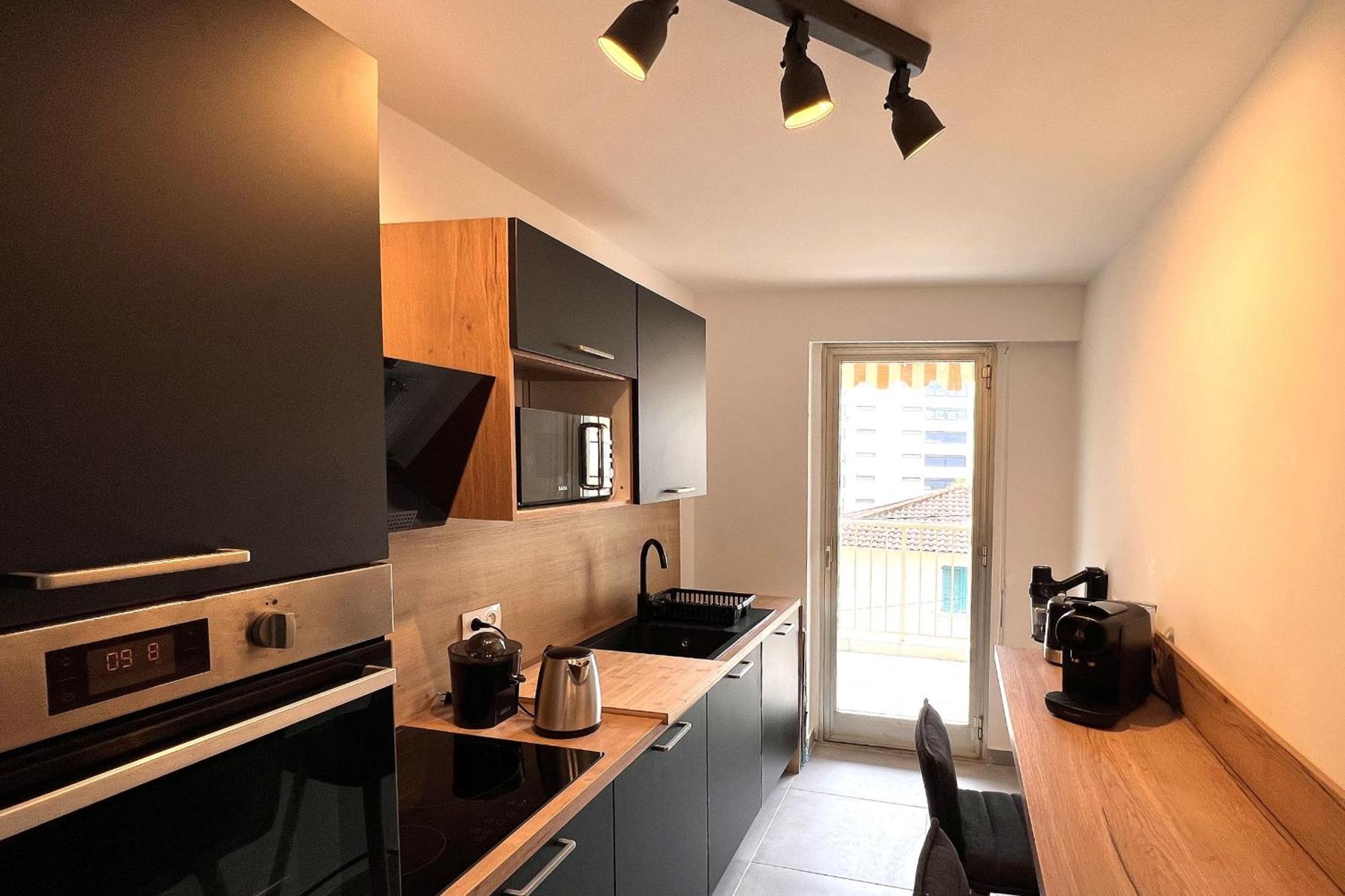 Apartment With Terrace In 5 Min From The Cannes