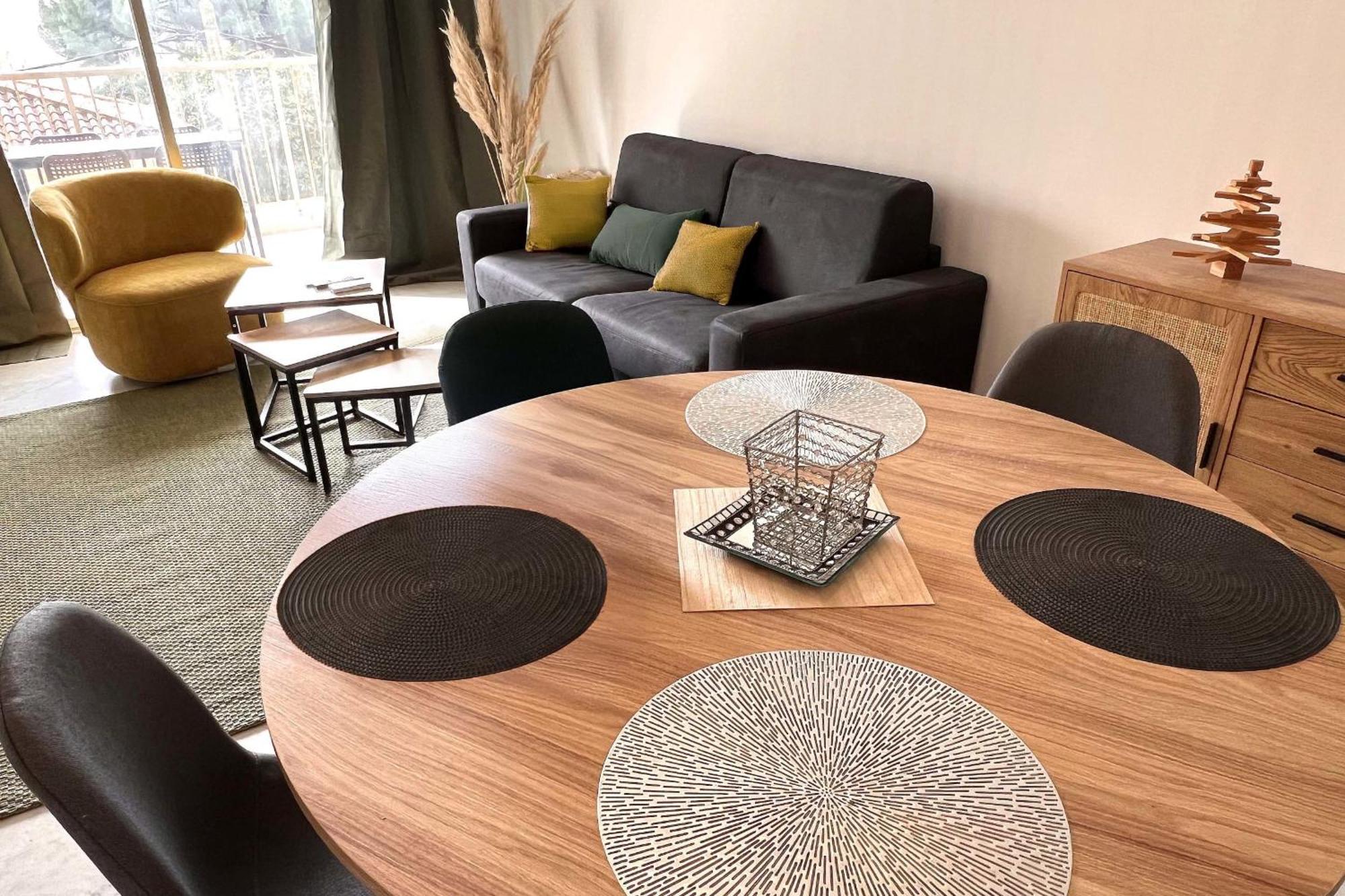 Apartment With Terrace In 5 Min From The *