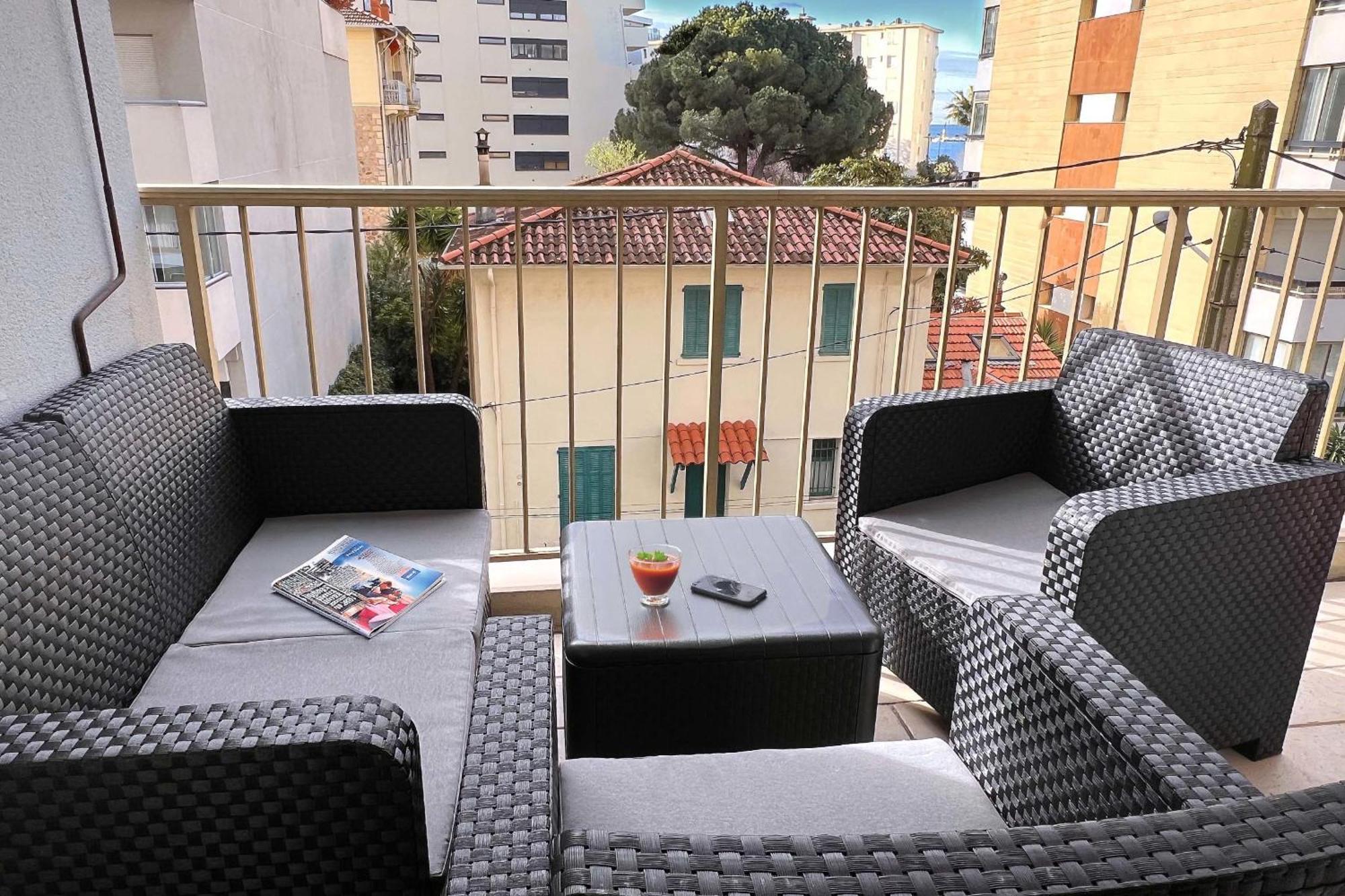 Apartment With Terrace In 5 Min From The